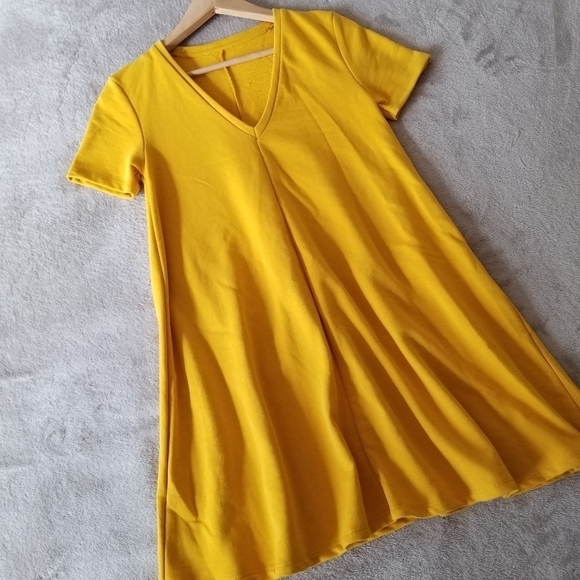 YELLOW V-Neck Short Sleeve Mini Swing Sweater Dress - Picture 5 of 13